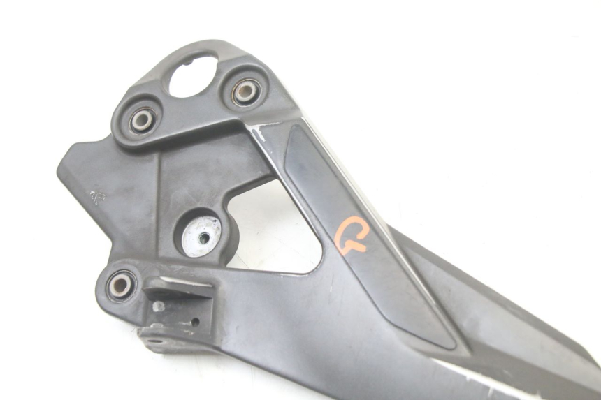 photo de PLATINE CALE PIED AVANT GAUCHE YAMAHA XJ6 600 (2008 - 2016) - Détail de la pièce