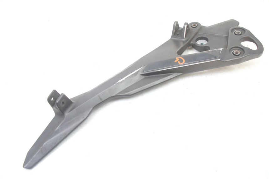 photo de PLATINE CALE PIED AVANT GAUCHE YAMAHA XJ6 600 (2008 - 2016) - Gros plan technique