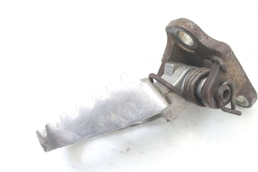 photo de PLATINE CALE PIED AVANT GAUCHE YAMAHA YZ 125 (2006 - 2016) - Zoom état d’usage