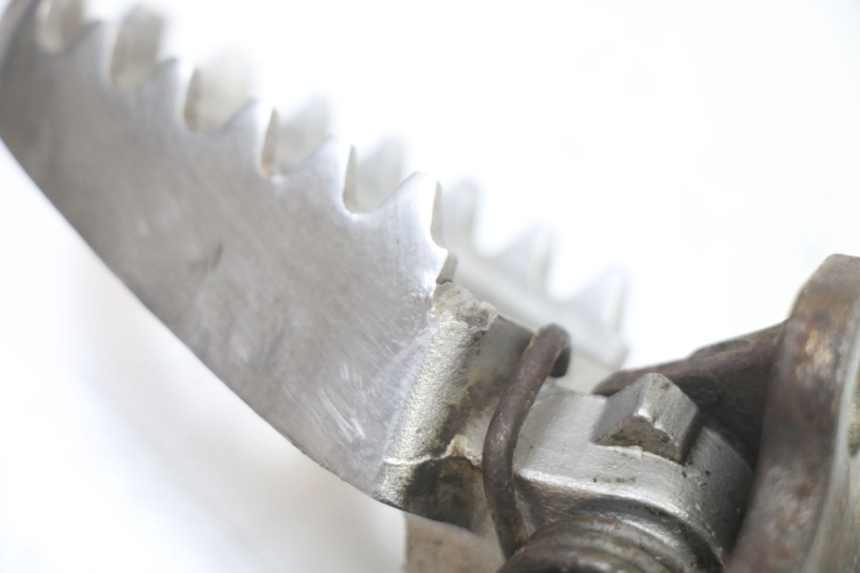 photo de PLATINE CALE PIED AVANT GAUCHE YAMAHA YZ 125 (2006 - 2016) - Autre angle de vue