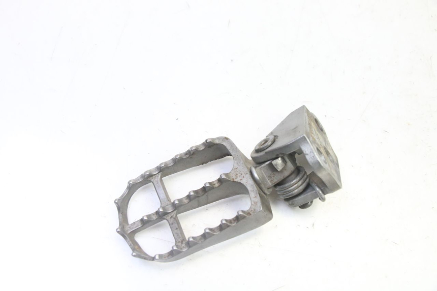 photo de PLATINE CALE PIED AVANT GAUCHE YAMAHA YZF YZ-F 450 (2014 - 2016) - Détail de la pièce