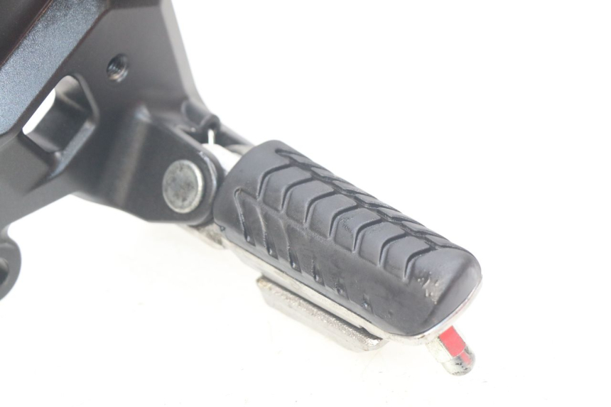 photo de PLATINE CALE PIED AVANT GAUCHE KAWASAKI Z 650 (2016 - 2019) - Détail de la pièce