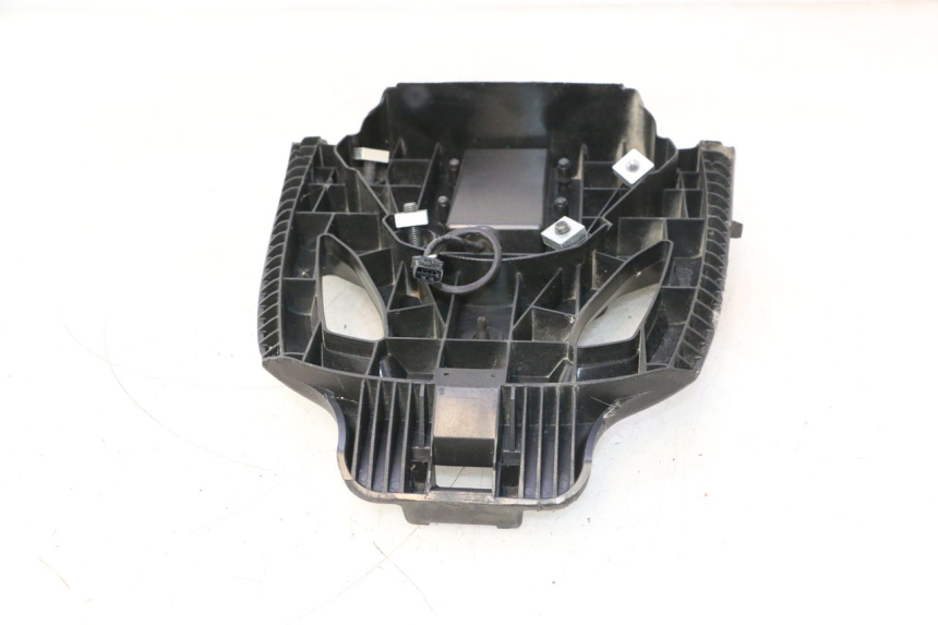 photo de PLATINE TOP CASE PIAGGIO MP3 HPE 530 (2022 - 2026) - Autre angle de vue