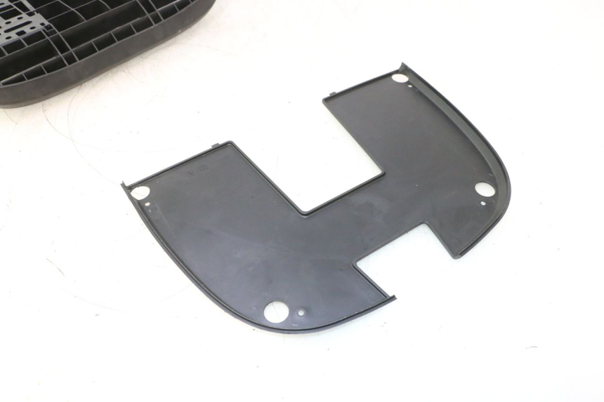 photo de PLATINE TOP CASE PIAGGIO MP3 500 (2016 - 2018) - État de surface