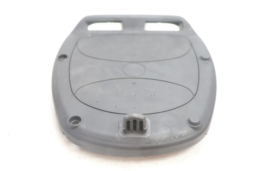photo de PLATINE TOP CASE PEUGEOT SATELIS 125 (2013 - 2018) - Vue d’ensemble