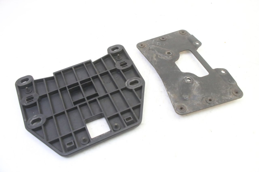 photo de PLATINE TOP CASE HONDA ST PAN EUROPEAN 1300 (2002 - 2013) - Zoom état d’usage