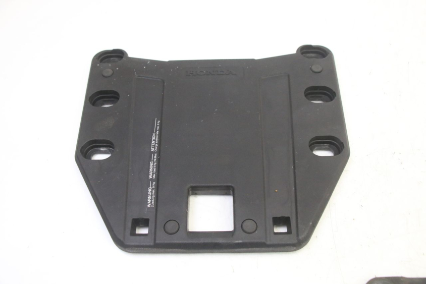 photo de PLATINE TOP CASE HONDA ST PAN EUROPEAN 1300 (2002 - 2013) - Gros plan technique