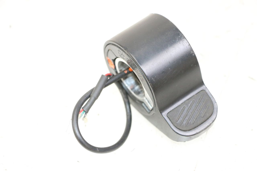 photo de POIGNEE ACCELERATEUR URBANGLIDE 100XS 1 - Vue principale