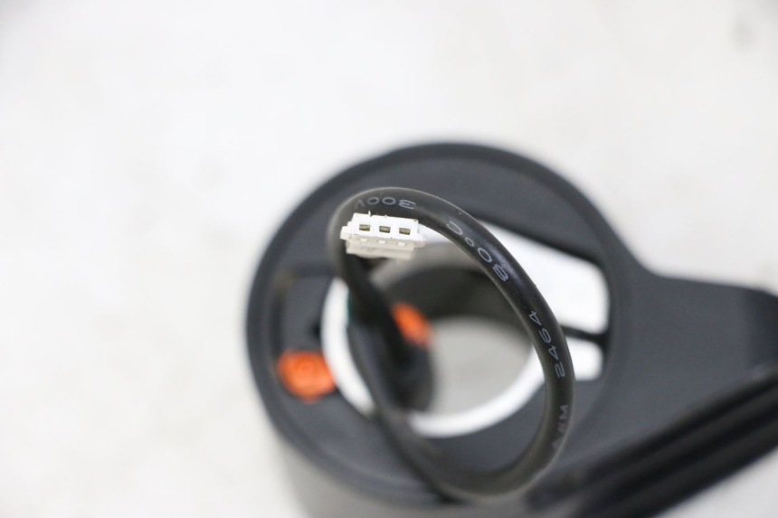 photo de POIGNEE ACCELERATEUR URBANGLIDE 100XS 1 - Vue d’ensemble