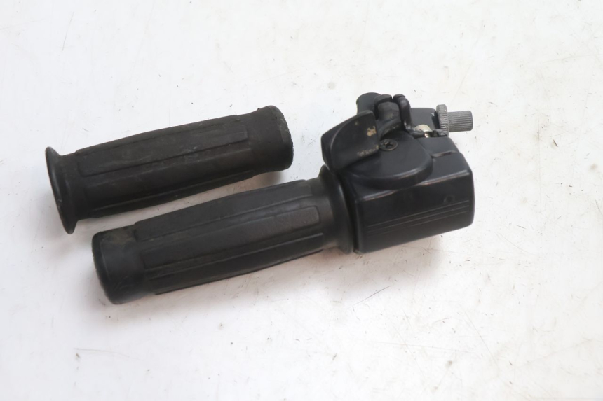photo de POIGNEE ACCELERATEUR PEUGEOT 103 SPX CLIP 50 (1989 - 1992) - Vue d’ensemble
