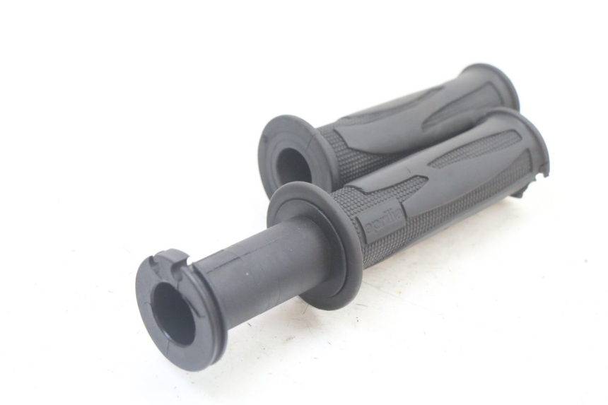 photo de POIGNEE ACCELERATEUR APRILIA ATLANTIC 125 (2003 - 2009) - Détail de la pièce