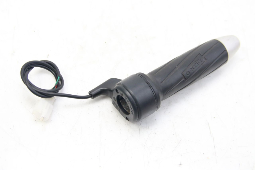 photo de POIGNEE ACCELERATEUR ECCITY ARTELEC 670 1 (2013 - 2017) - Vue principale