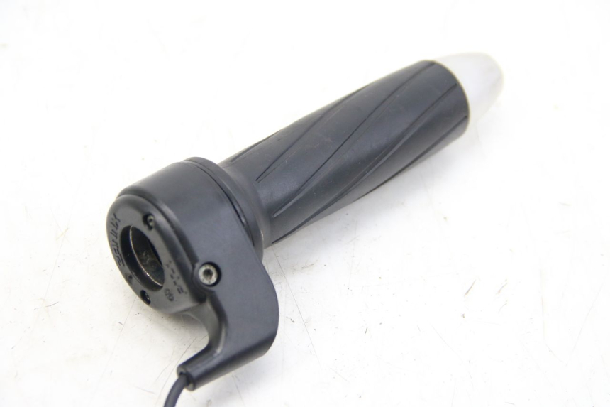 photo de POIGNEE ACCELERATEUR ECCITY ARTELEC 670 1 (2013 - 2017) - Zoom état d’usage