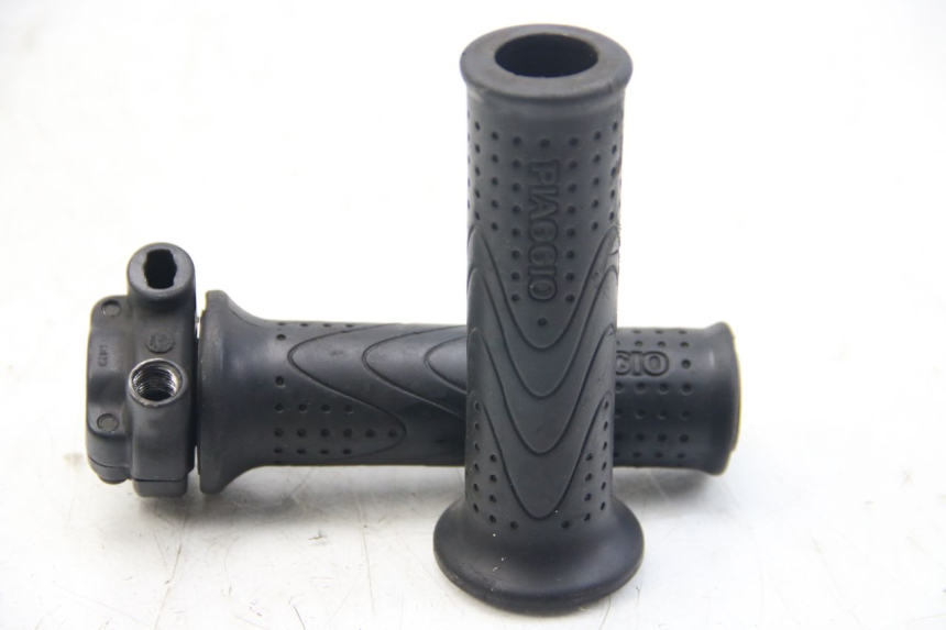 photo de POIGNEE ACCELERATEUR PIAGGIO BEVERLY 125 (2010 - 2015) - Détail de la pièce