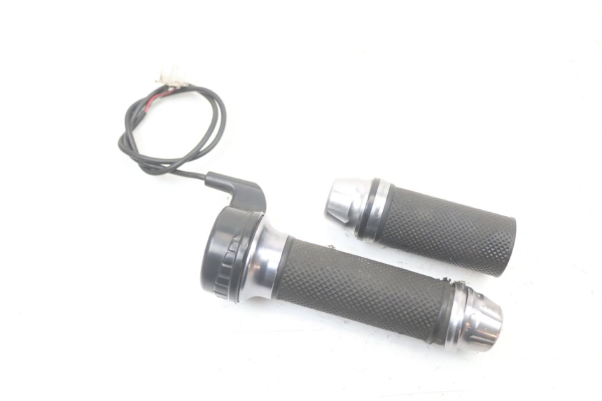 photo de POIGNEE ACCELERATEUR EBROH BRAVO GLE 1 (2020 - 2024) - Vue principale