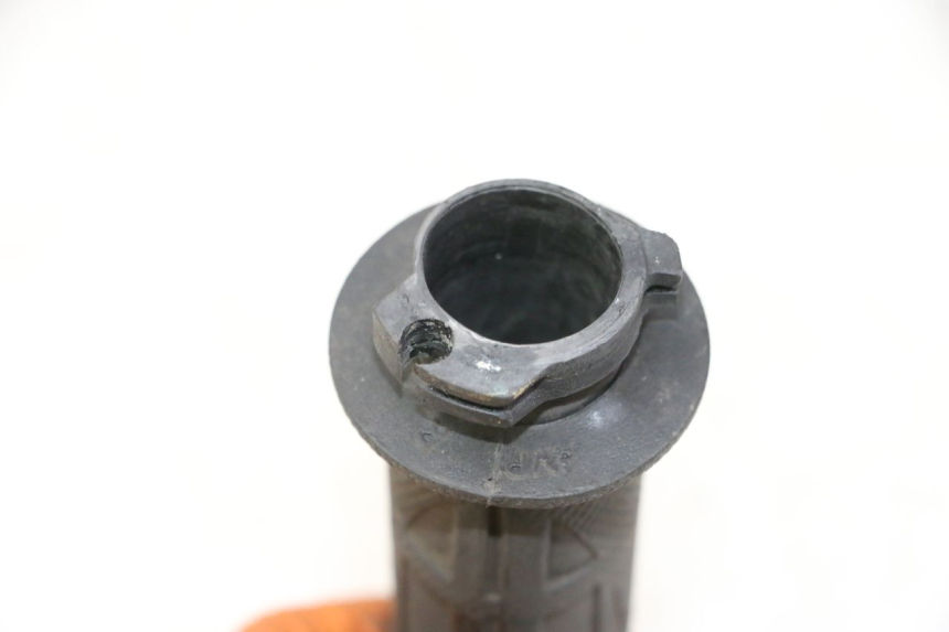 photo de POIGNEE ACCELERATEUR YAMAHA BW'S 100 (1999 - 2002) - Autre angle de vue