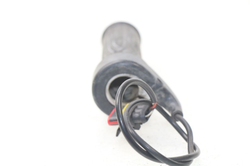 photo de POIGNEE ACCELERATEUR ERIDER CARGO 1 (2009 - 2018) - Détail de la pièce