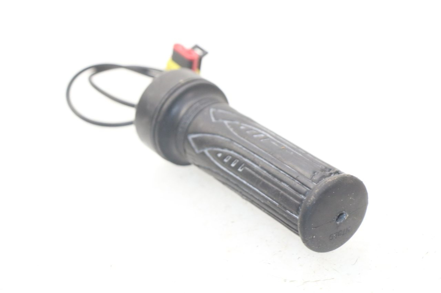 photo de POIGNEE ACCELERATEUR ERIDER CARGO 1 (2009 - 2018) - Autre angle de vue