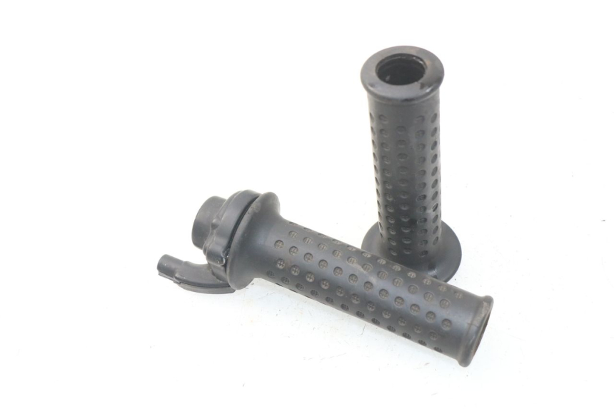 photo de POIGNEE ACCELERATEUR PIAGGIO CARNABY 125 (2007 - 2011) - Vue principale