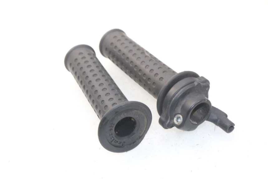 photo de POIGNEE ACCELERATEUR PIAGGIO CARNABY 125 (2007 - 2011) - Zoom état d’usage