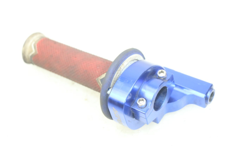 photo de POIGNEE ACCELERATEUR HONDA CR 125 (1995 - 1997) - Points de fixation