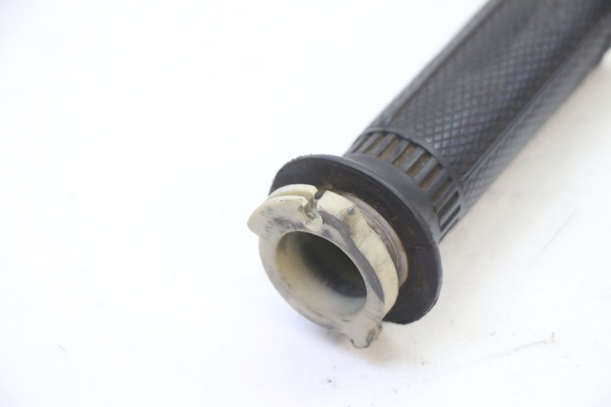 photo de POIGNEE ACCELERATEUR SKYTEAM DAX REPLICA 110 (2005 - 2015) - Détail de la pièce