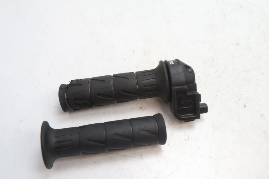 photo de POIGNEE ACCELERATEUR HM HONDA DERAPAGE 50 (2007 - 2009) - Autre angle de vue