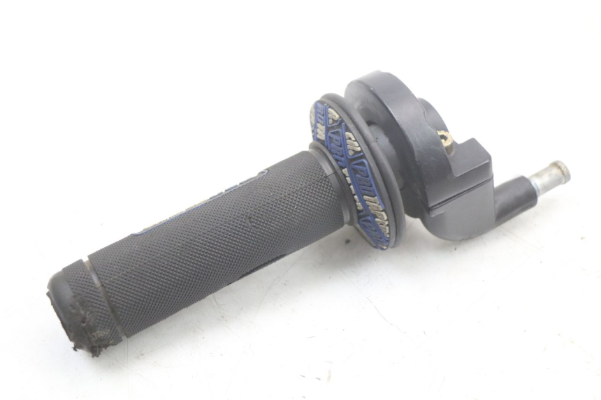 photo de POIGNEE ACCELERATEUR LONCIN DIRT BIKE 125 - Gros plan technique