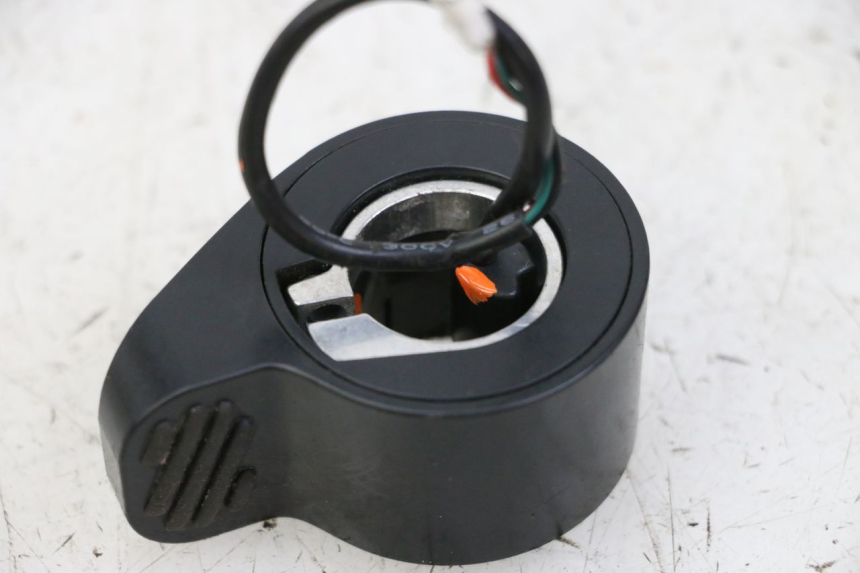 photo de POIGNEE ACCELERATEUR SEGWAY NINEBOT F40E 1 - Zoom état d’usage