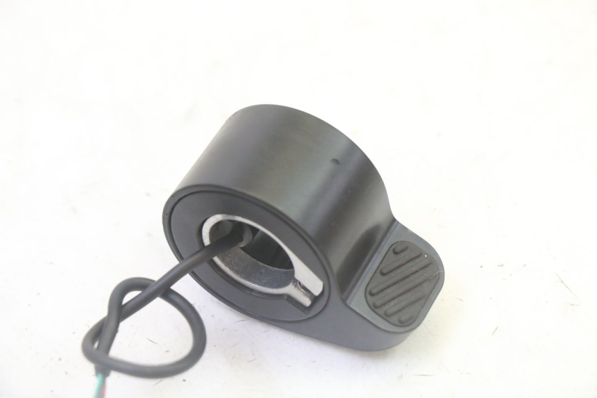 photo de POIGNEE ACCELERATEUR SEGWAY NINEBOT F65I 1 - Détail de la pièce