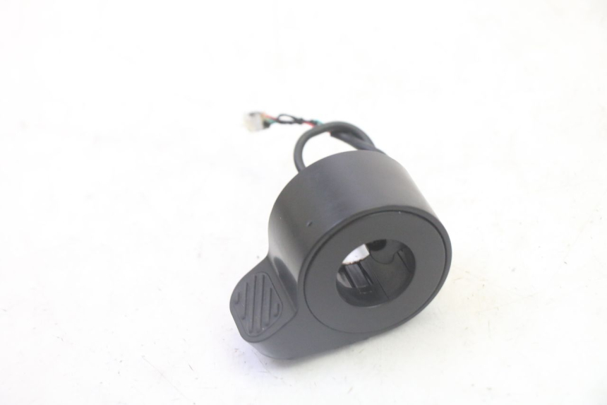 photo de POIGNEE ACCELERATEUR SEGWAY NINEBOT F65I 1 - Zoom état d’usage