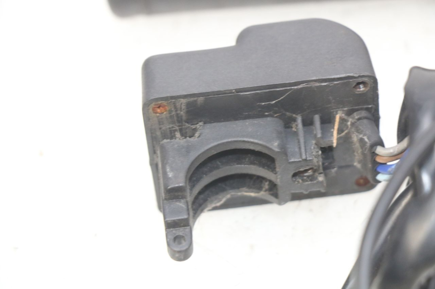 photo de POIGNEE ACCELERATEUR HONDA FES PANTHEON 2T 125 (1998 - 2002) - Autre angle de vue