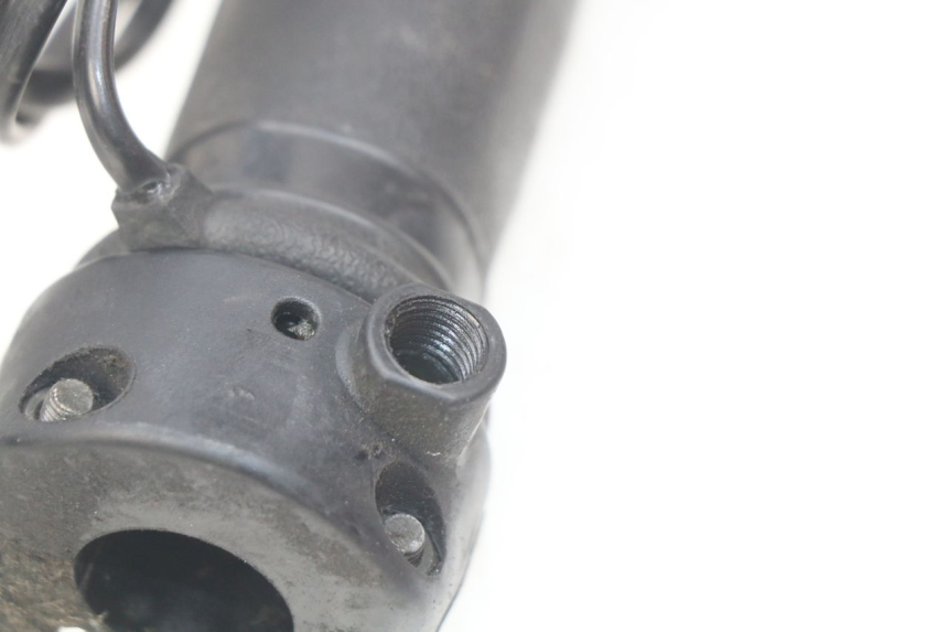 photo de POIGNEE ACCELERATEUR HONDA FES PANTHEON 2T 125 (1998 - 2002) - Points de fixation