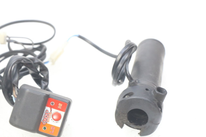 photo de POIGNEE ACCELERATEUR HONDA FES PANTHEON 2T 125 (1998 - 2002) - État de surface