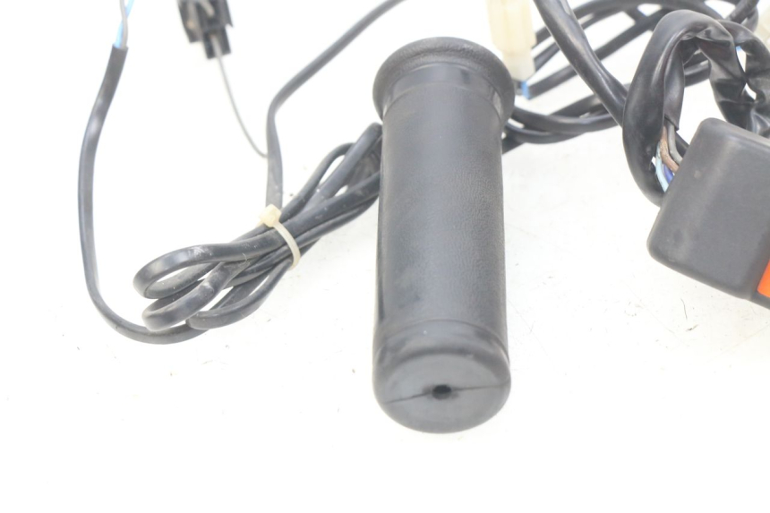 photo de POIGNEE ACCELERATEUR HONDA FES PANTHEON 2T 125 (1998 - 2002) - Marquages et références