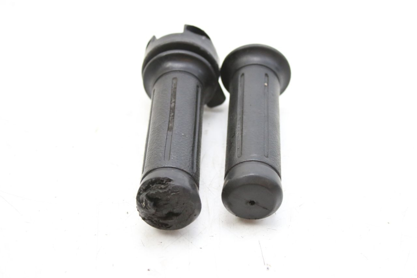 photo de POIGNEE ACCELERATEUR HONDA FES PANTHEON 125 (2003 - 2007) - Gros plan technique