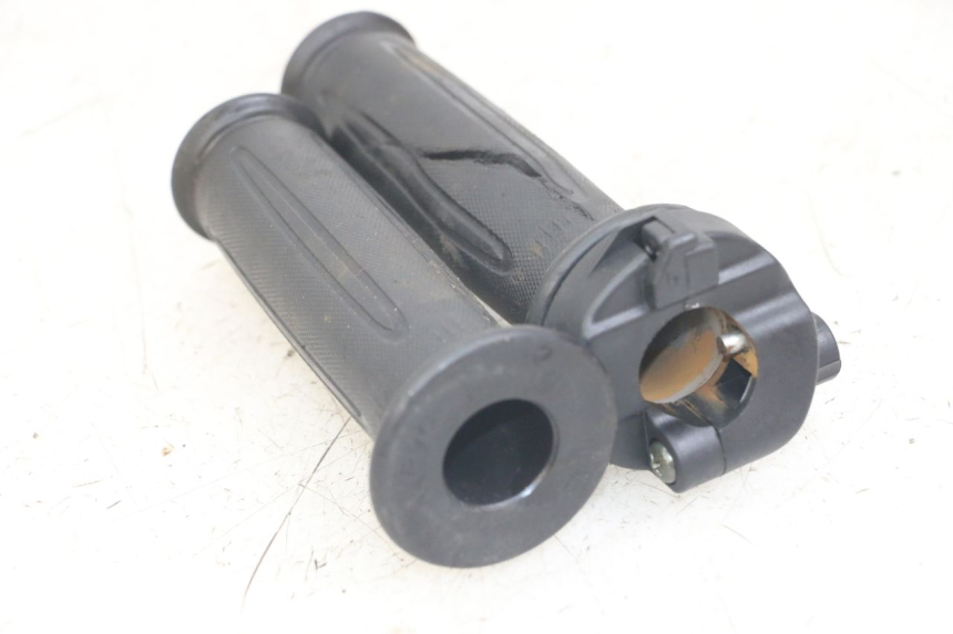 photo de POIGNEE ACCELERATEUR SYM FIDDLE 3 III 125 (2014 - 2020) - Zoom état d’usage