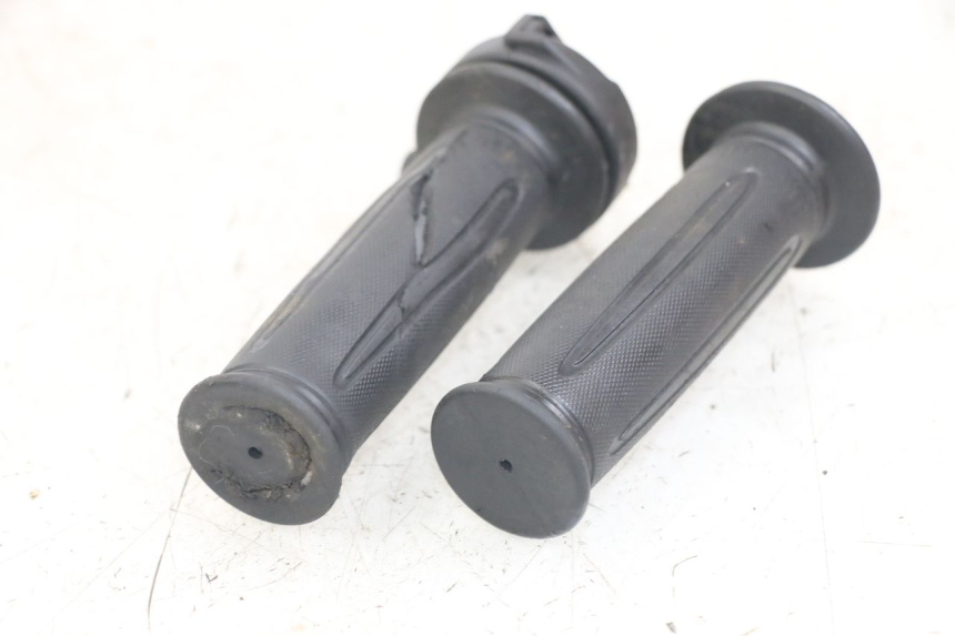 photo de POIGNEE ACCELERATEUR SYM FIDDLE 3 III 125 (2014 - 2020) - Autre angle de vue