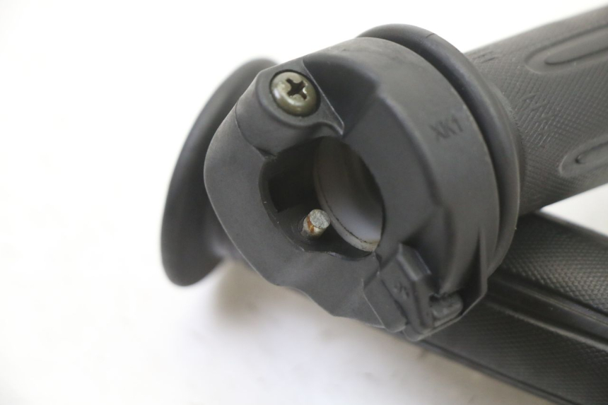 photo de POIGNEE ACCELERATEUR SYM FIDDLE 3 III 50 (2014 - 2020) - Autre angle de vue