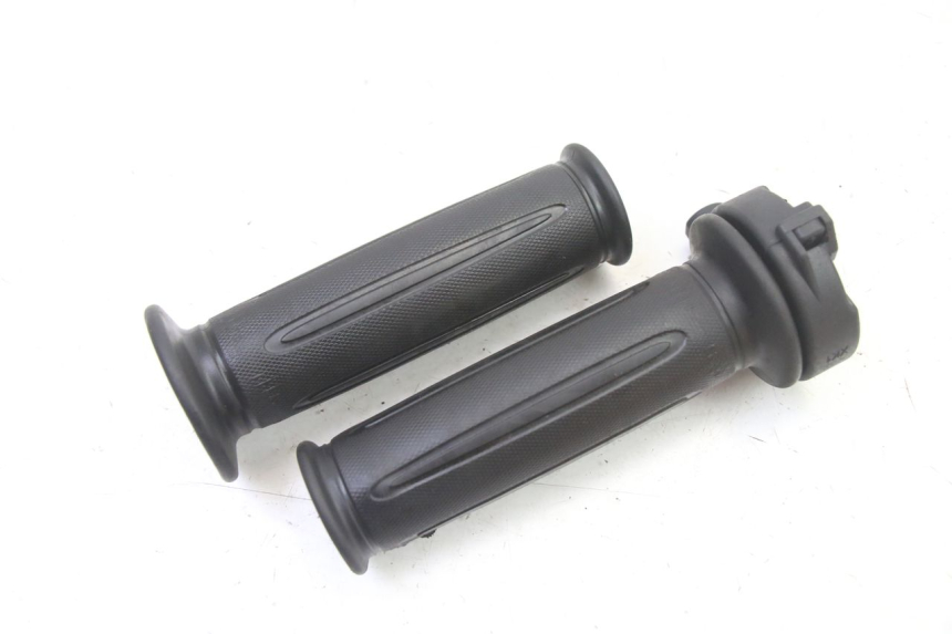 photo de POIGNEE ACCELERATEUR SYM FIDDLE 3 III 50 (2014 - 2020) - Gros plan technique