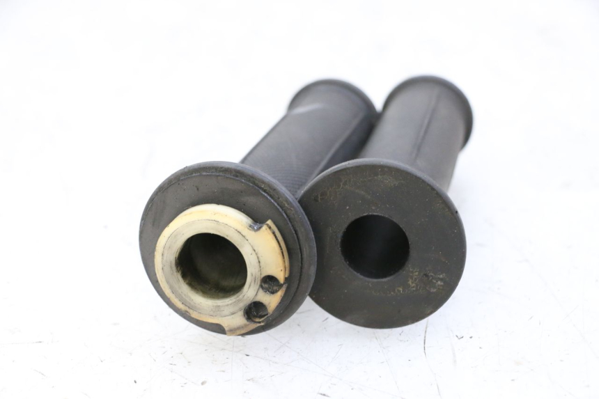 photo de POIGNEE ACCELERATEUR YAMAHA FJ 36Y 1100 (1984 - 1985) - Autre angle de vue