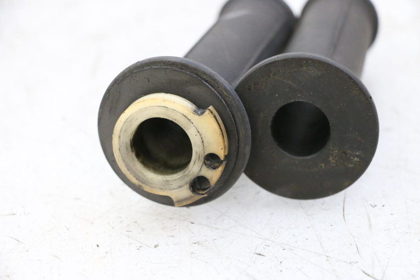 photo de POIGNEE ACCELERATEUR YAMAHA FJ 36Y 1100 (1984 - 1985) - Gros plan technique