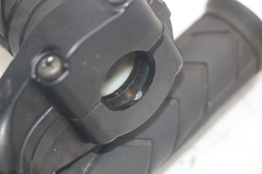 photo de POIGNEE ACCELERATEUR YAMAHA FJ 3CX 1200 (1986 - 1996) - Gros plan technique