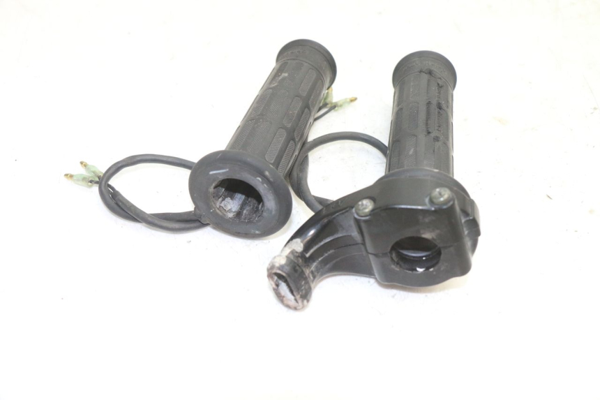 photo de POIGNEE ACCELERATEUR YAMAHA FJR 1300 (2001 - 2005) - Autre angle de vue