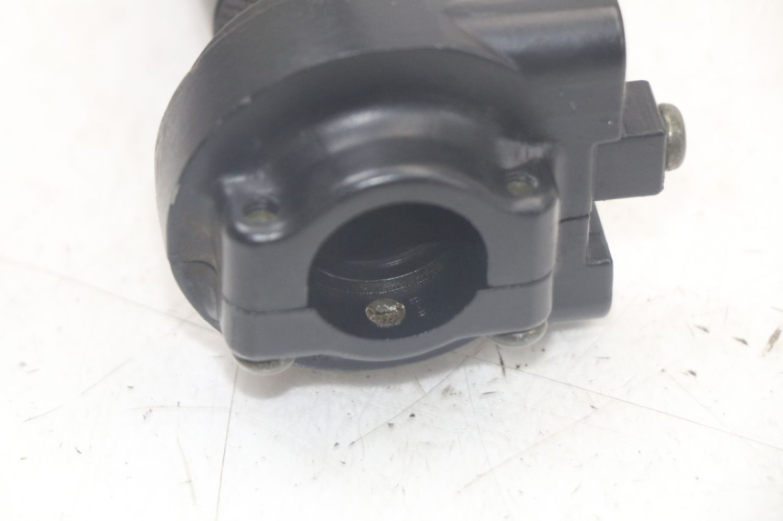 photo de POIGNEE ACCELERATEUR MBK FLAME X 125 (2004 - 2007) - Autre angle de vue