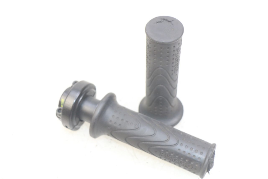 photo de POIGNEE ACCELERATEUR PIAGGIO FLY 4T 50 (2013 - 2017) - Vue principale