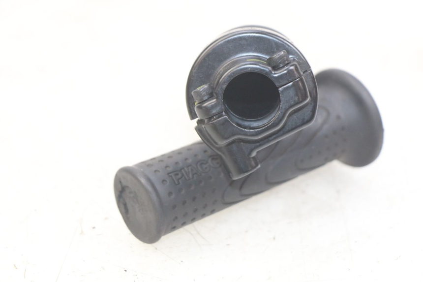 photo de POIGNEE ACCELERATEUR PIAGGIO FLY 4T 50 (2013 - 2017) - Détail de la pièce