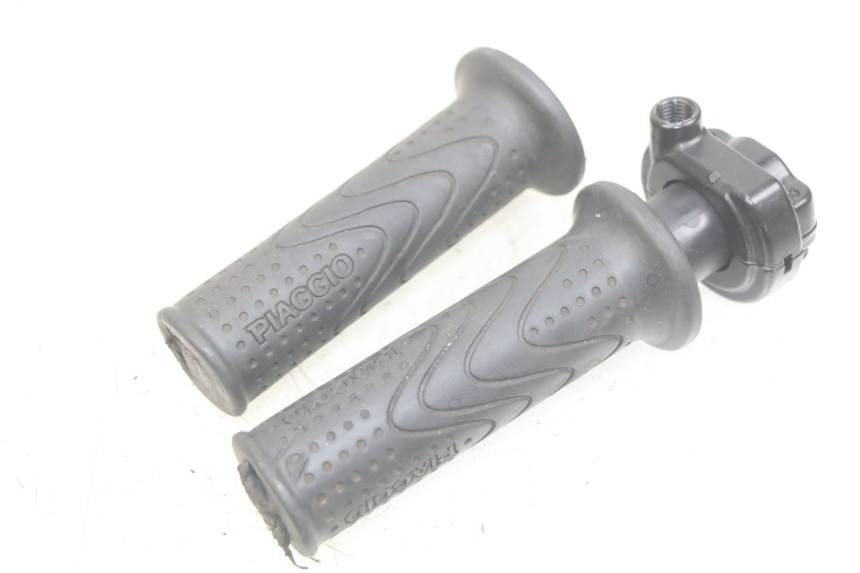 photo de POIGNEE ACCELERATEUR PIAGGIO FLY 4T 50 (2013 - 2017) - Zoom état d’usage