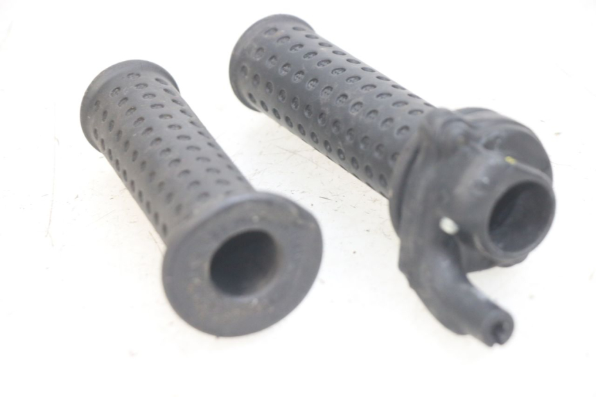 photo de POIGNEE ACCELERATEUR PIAGGIO FLY 125 (2005 - 2012) - Détail de la pièce