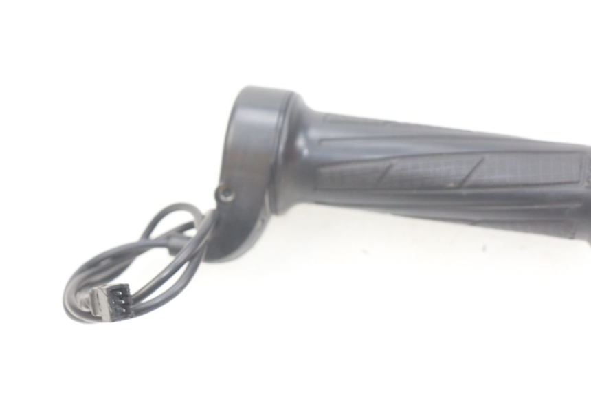 photo de POIGNEE ACCELERATEUR EUROCKA GREEN 1 - Zoom état d’usage